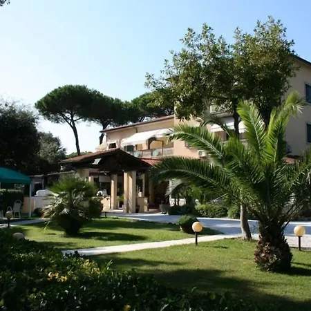 Отель Verdemare Марина-ди-Пьетрасанта